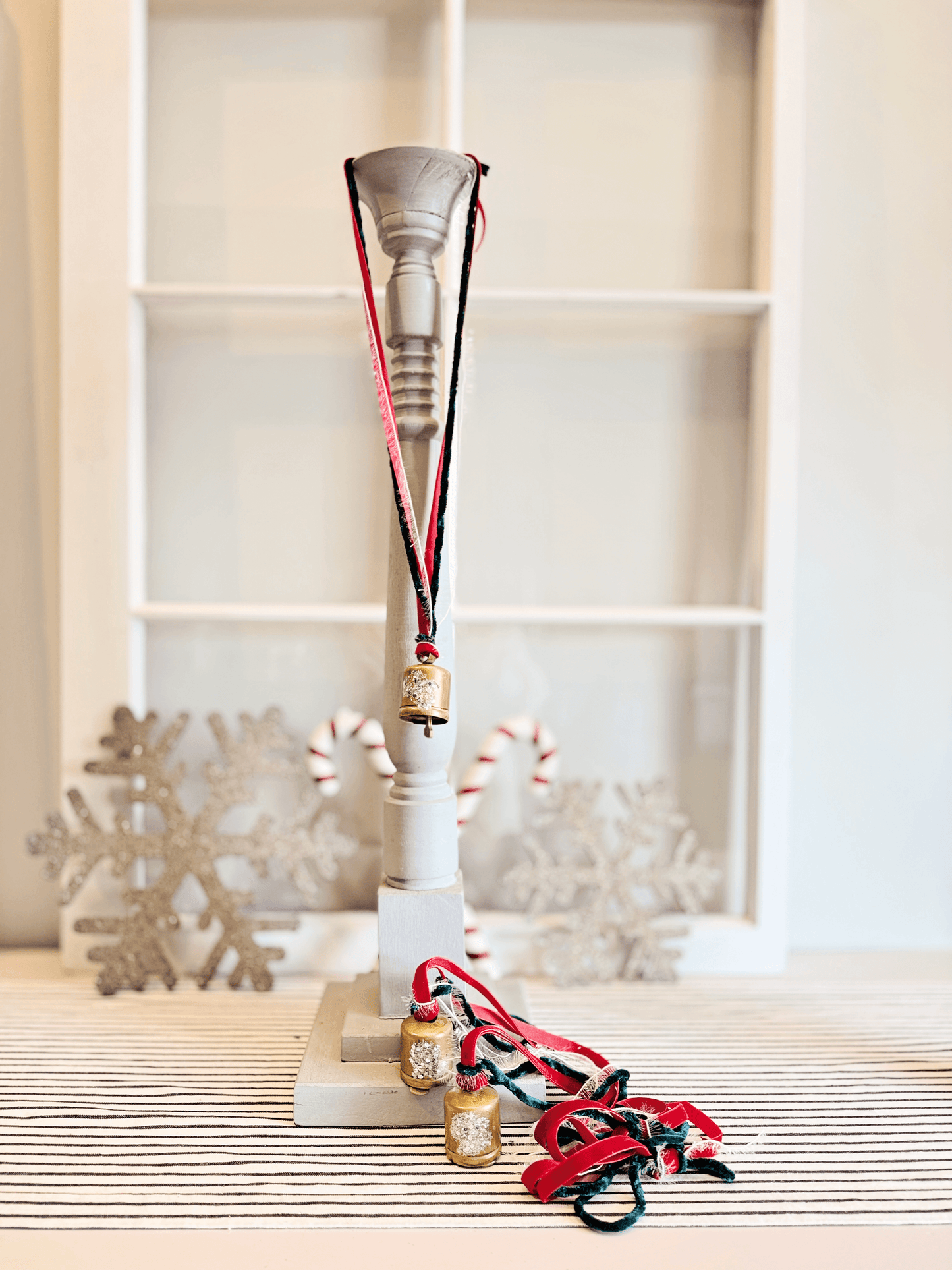 Vintage-Inspired Mica Bell Ornament – Silver Sparkle