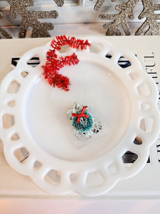 Mini Acrylic Holiday Tag with Vintage Wreath & Sparkle