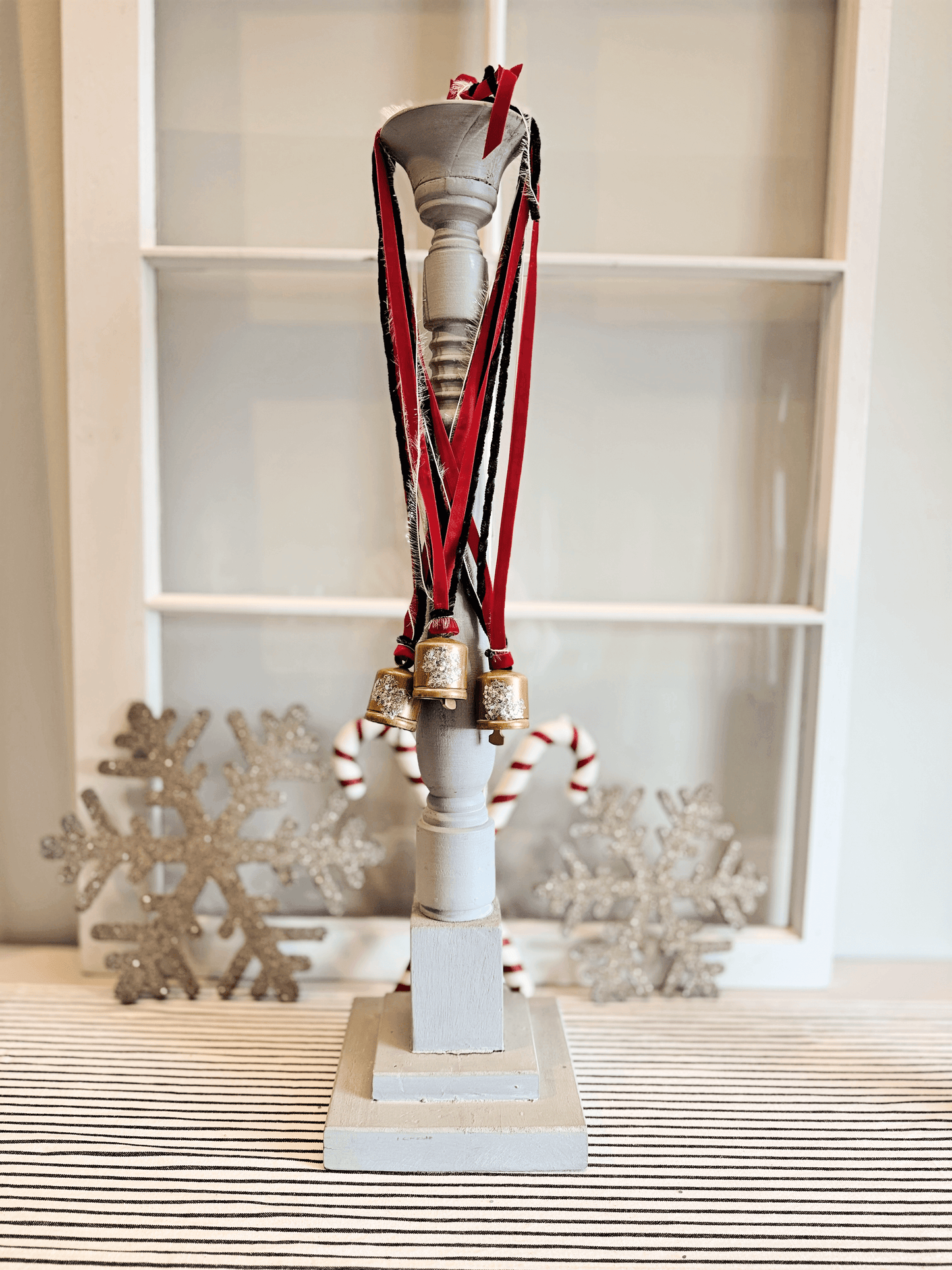 Vintage-Inspired Mica Bell Ornament – Silver Sparkle