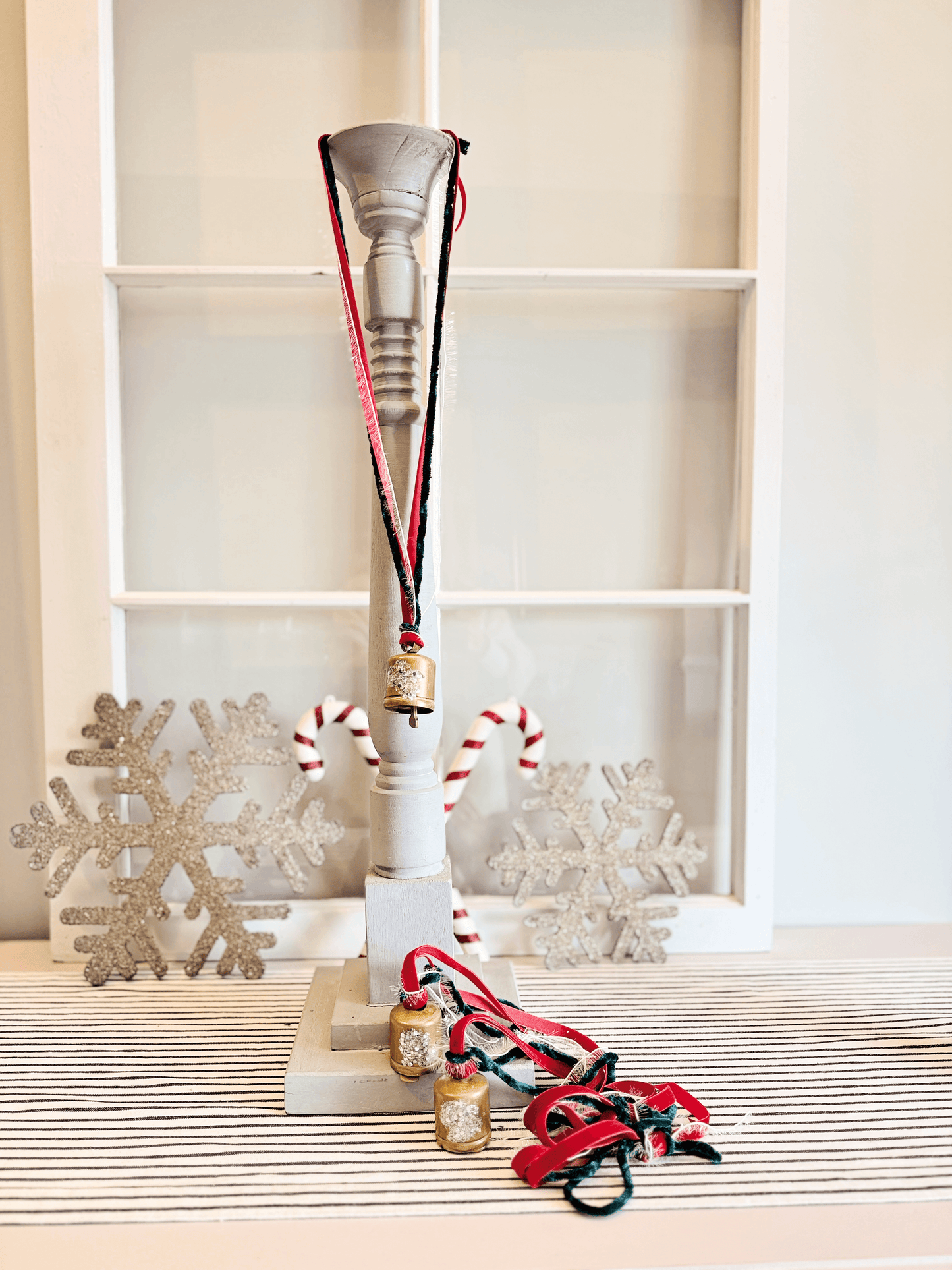 Vintage-Inspired Mica Bell Ornament – Silver Sparkle