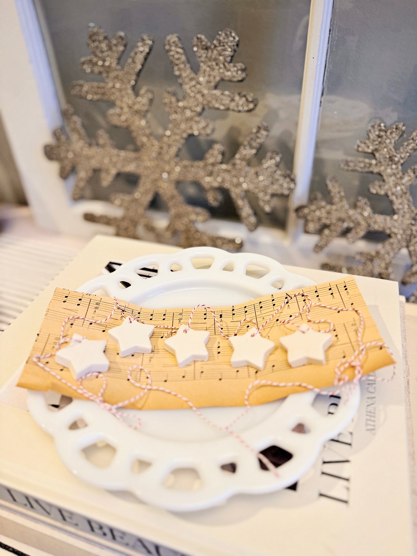 Petitie Star Garland – Vintage Sheet Music Wrapped